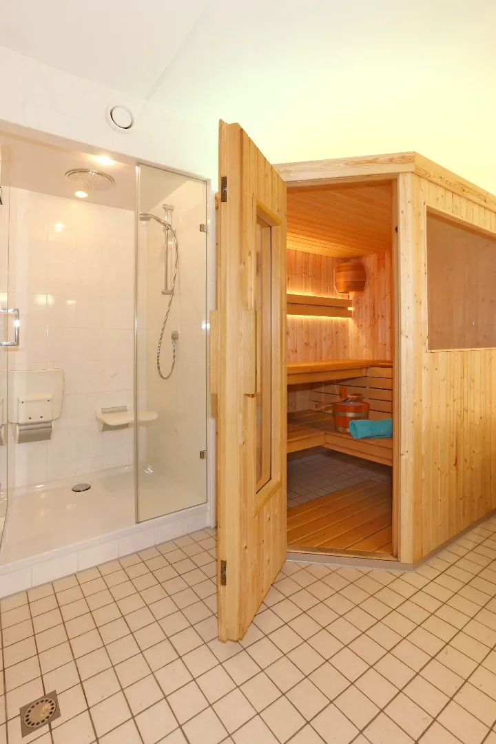 Familievilla Wellnes badkamer met sauna en stoomcabine