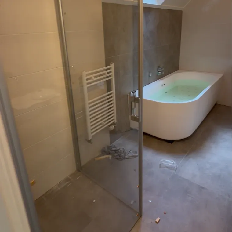 Groot_rondje_website_-_badkamer_verbouwing_wellness_plus.webp
