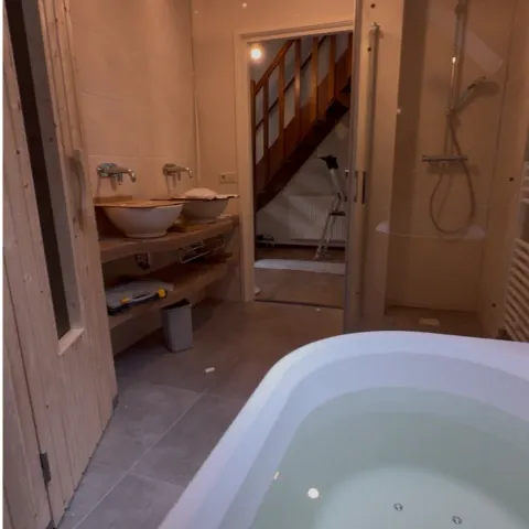 Klein_rondje_website_-_badkamer_verbouwing_wellness_plus.webp